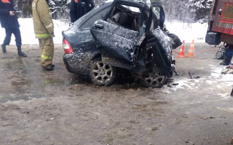 На трассе «Вятка» столкнулись Volvo и Приора: погиб один из водителей