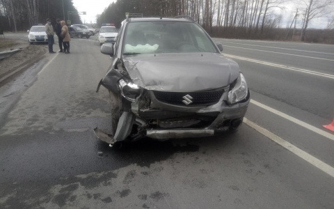 На трассе "Вятка" столкнулись Hyundai и Suzuki: пострадала женщина