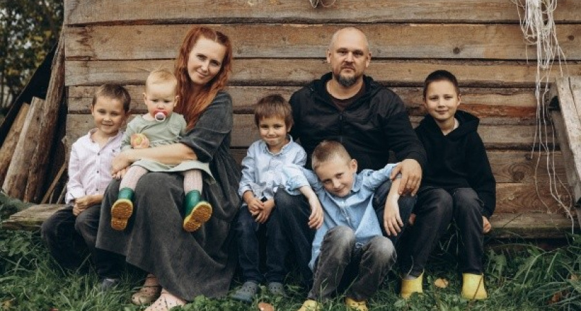 Многодетную семью из Йошкар-Олы изобразят на баннерах по всей России