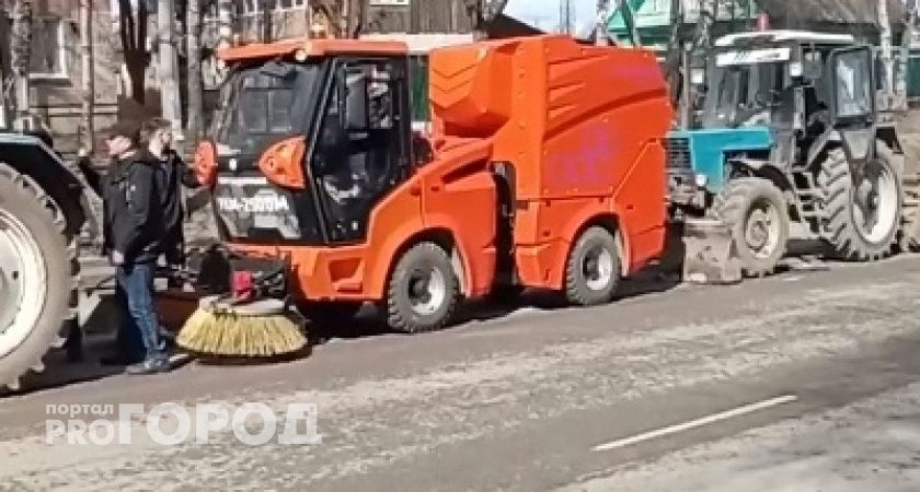Новая техника вышла убирать улицы Йошкар-Олы и сломалась в первый же день