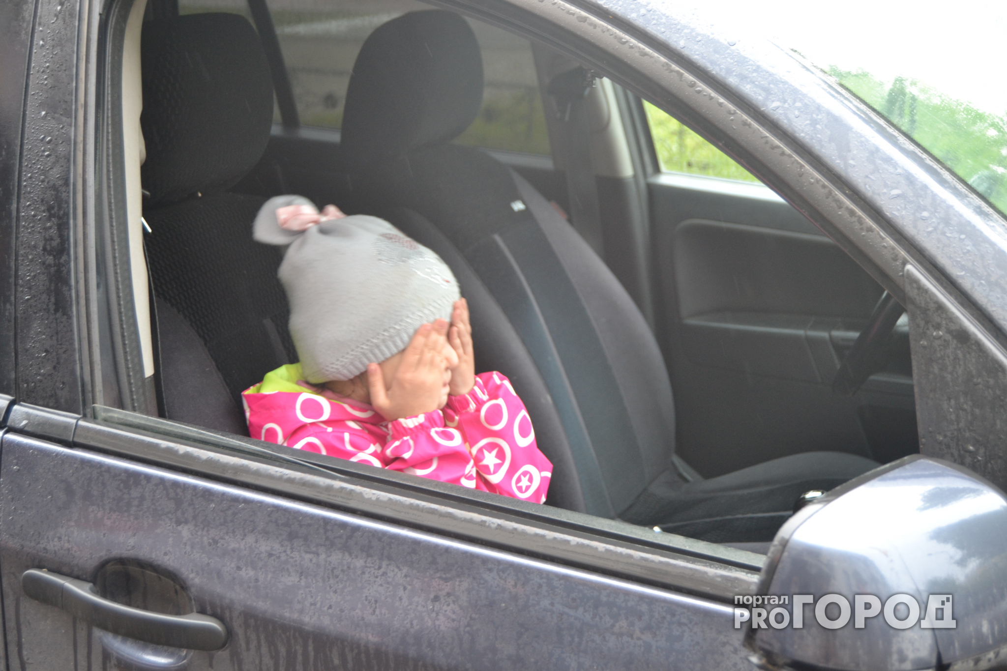 Родители девочки, оставленной в машине в Йошкар-Оле, могут отделаться штрафом