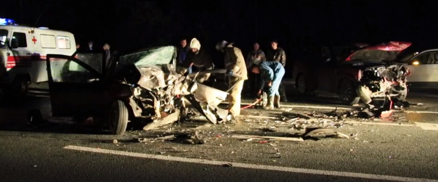 В Марий Эл погибли водитель и пассажир Lada Granta после столкновения с Range Rover