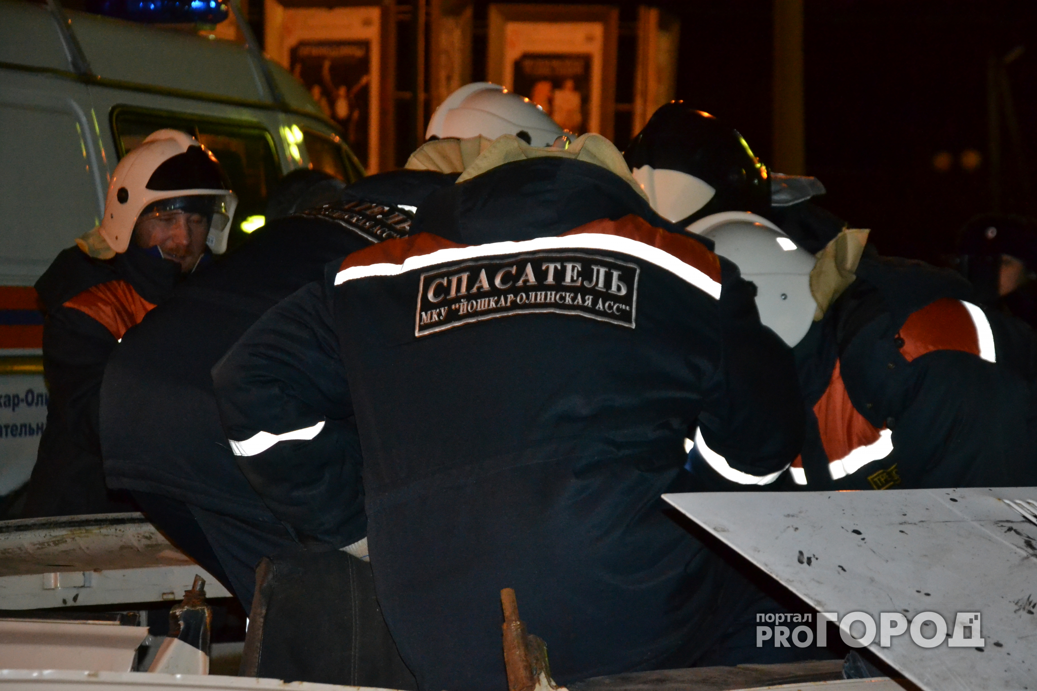 В Йошкар-Оле спасатели вытащили «пострадавших» из искореженного авто