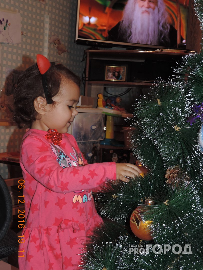 Йошкаролинка на Новый год: "Я украшаю комнату дочери ночью, чтобы она ощутила праздник"