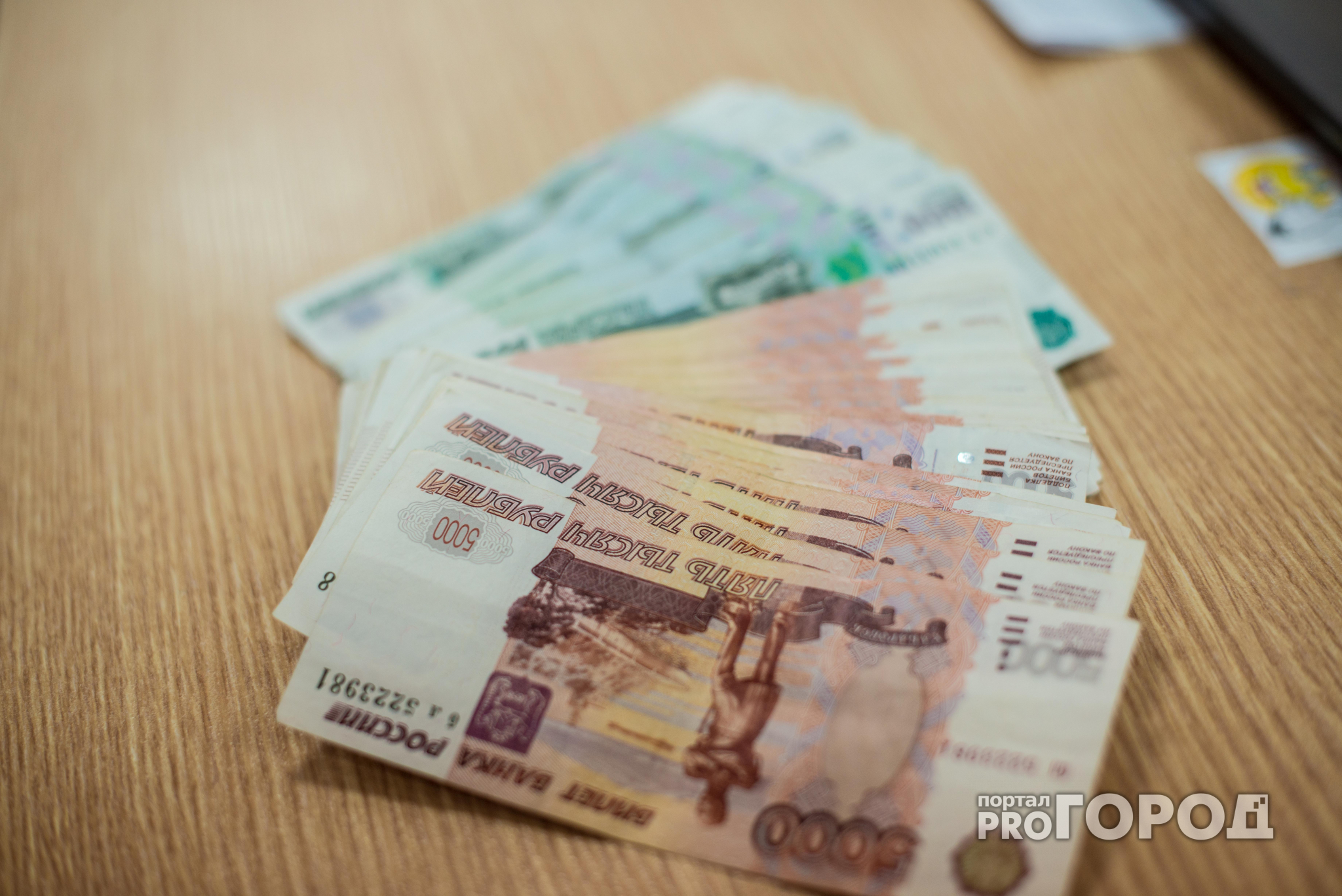 Правительство выделит около 15 миллиардов рублей на повышение зарплат бюджетников
