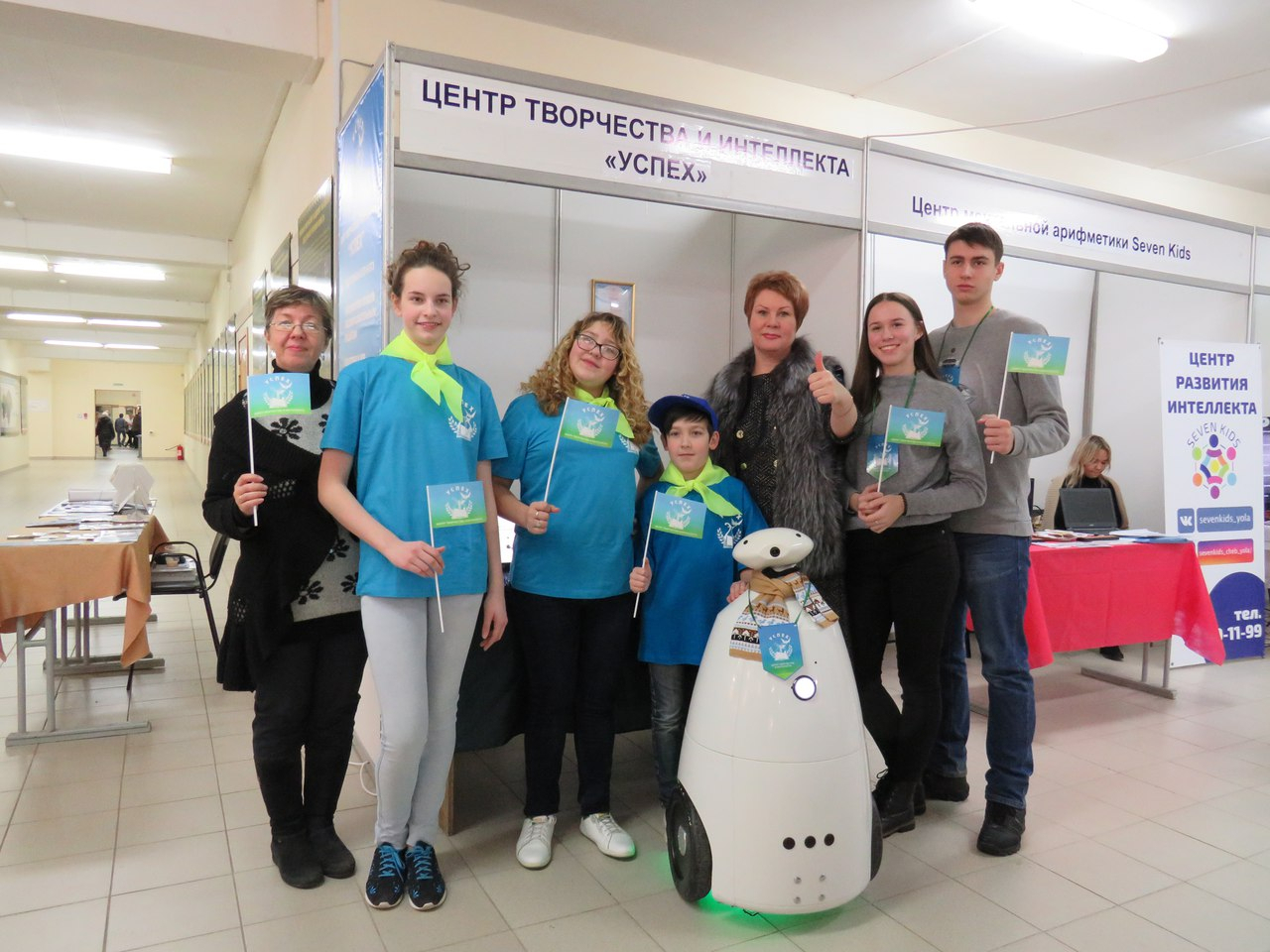 "Новогодний бум": Йошкаролинцев на выставке развлекал робот Ваня