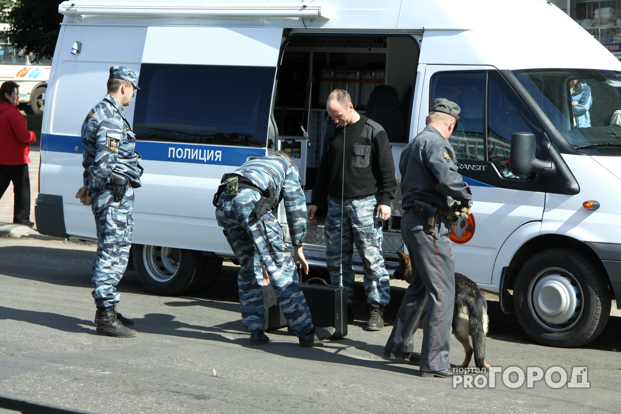 Йошкаролинка заволновалась, увидев полицейских у подъезда