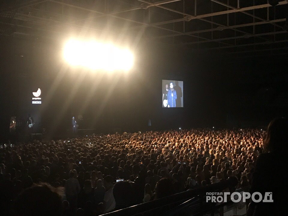 Концерт Басты в Йошкар-Оле: певец отдал поклоннице полотенце, чтобы она вытерла слезы