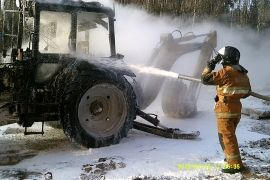 В Марий Эл сгорел трактор вместе с погрузчиком