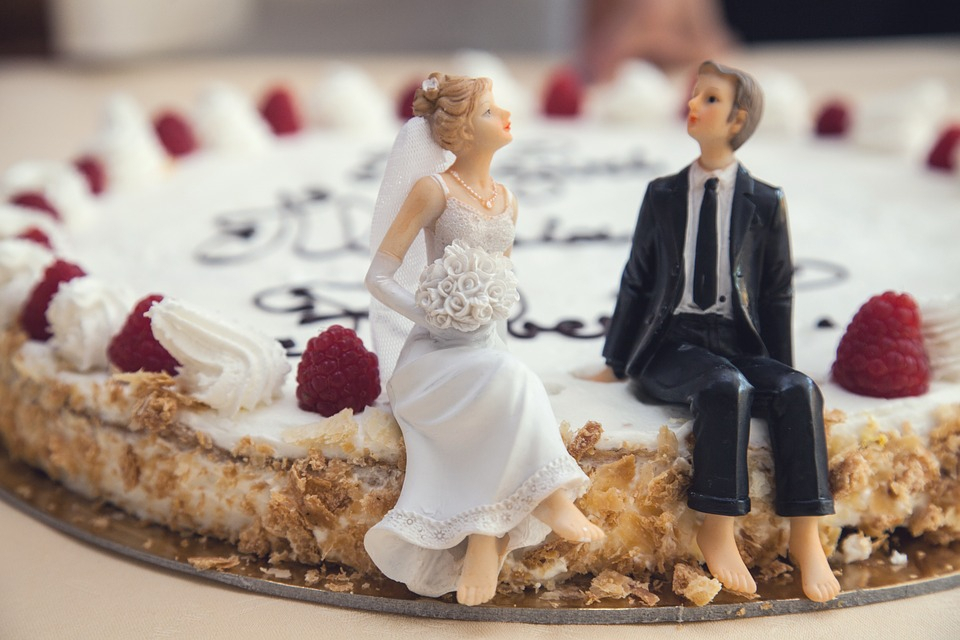 На свадьбе йошкаролинцев первый кусок торта продали за 130 тысяч рублей