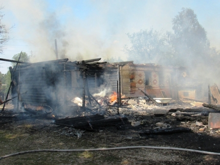Из-за «солнечного зайчика» сгорел дом и хозяйство в Марий Эл