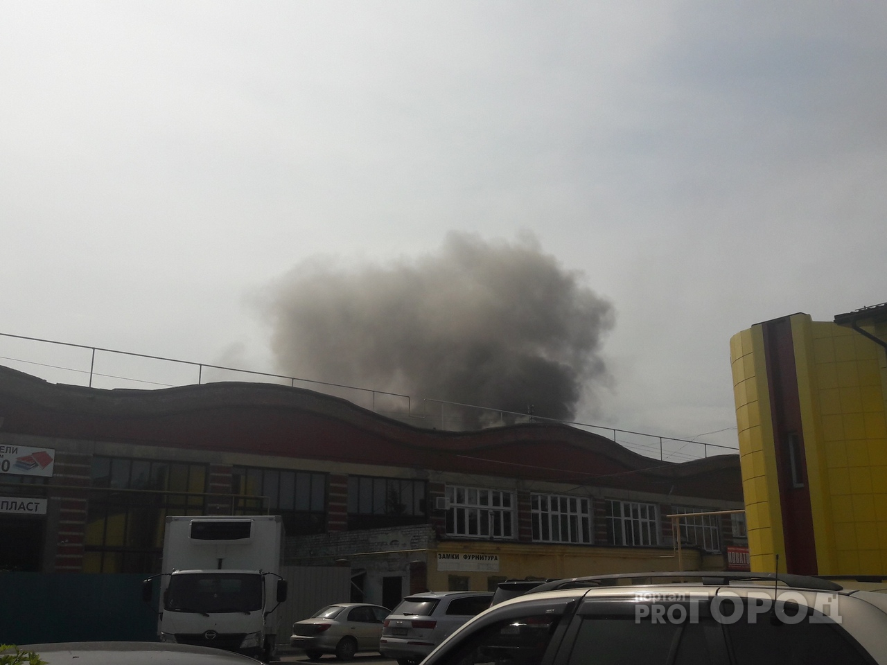 С возгоранием на заводе в Йошкар-Оле пожарные боролись несколько часов