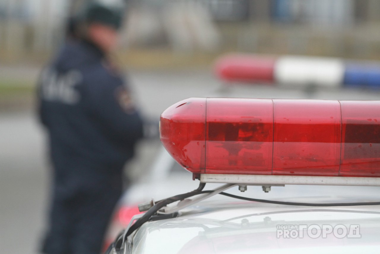 Экс-инспектор ГИБДД попался на взятке от пьяной автоледи в Марий Эл
