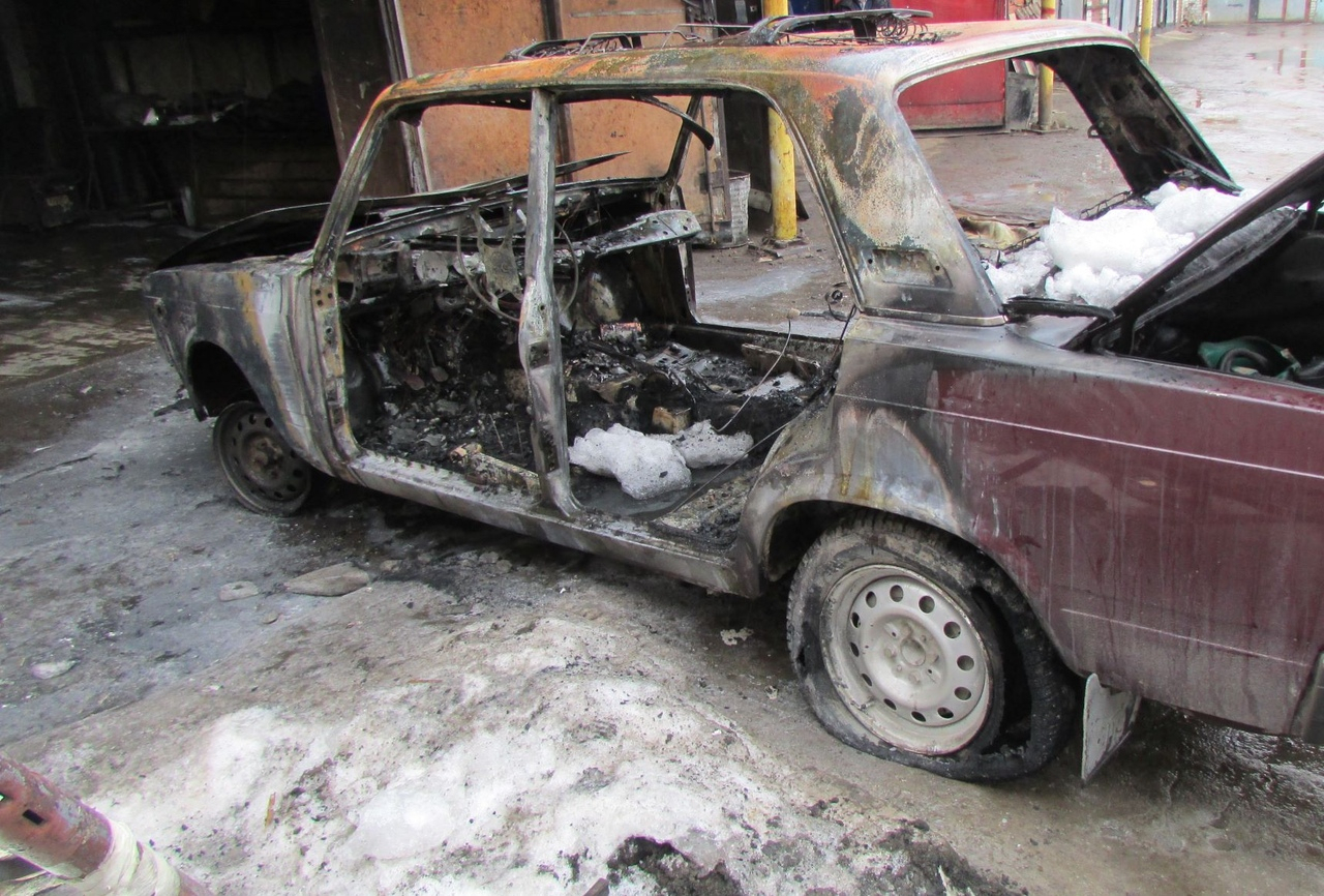 В Йошкар-Оле горе-автослесари "доработались" до поджога машины