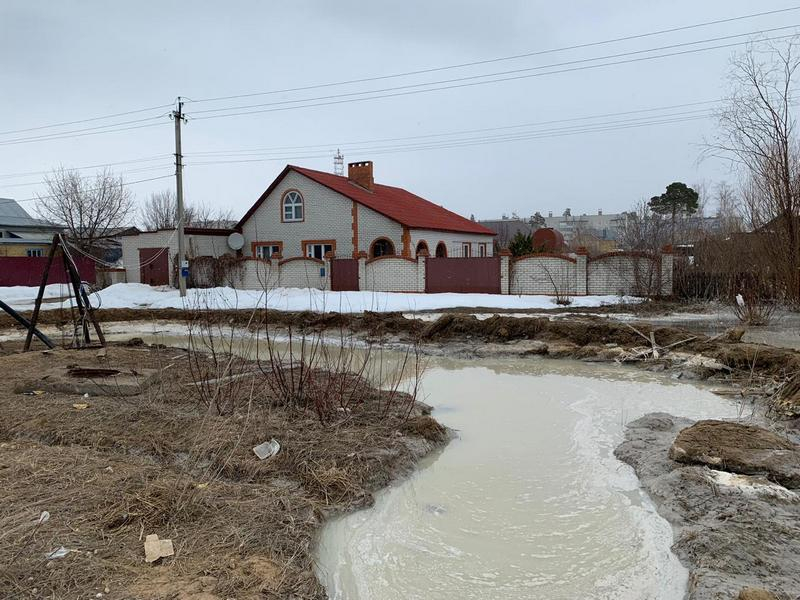 Житель Звенигово боится, что река из фекалий скоро затопит дом