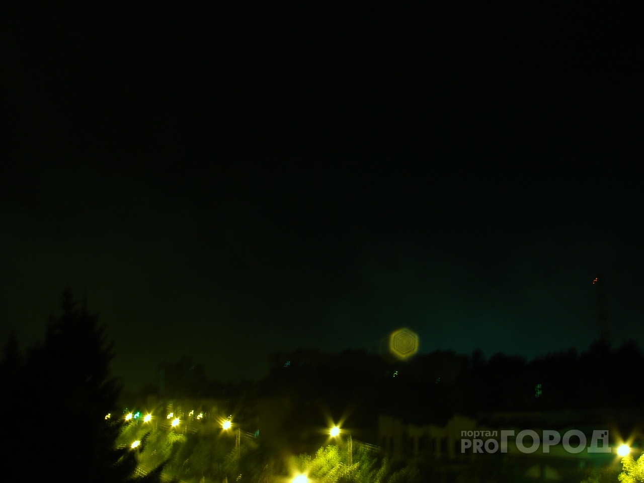 Йошкаролинка сфотографировала НЛО во время ночной грозы