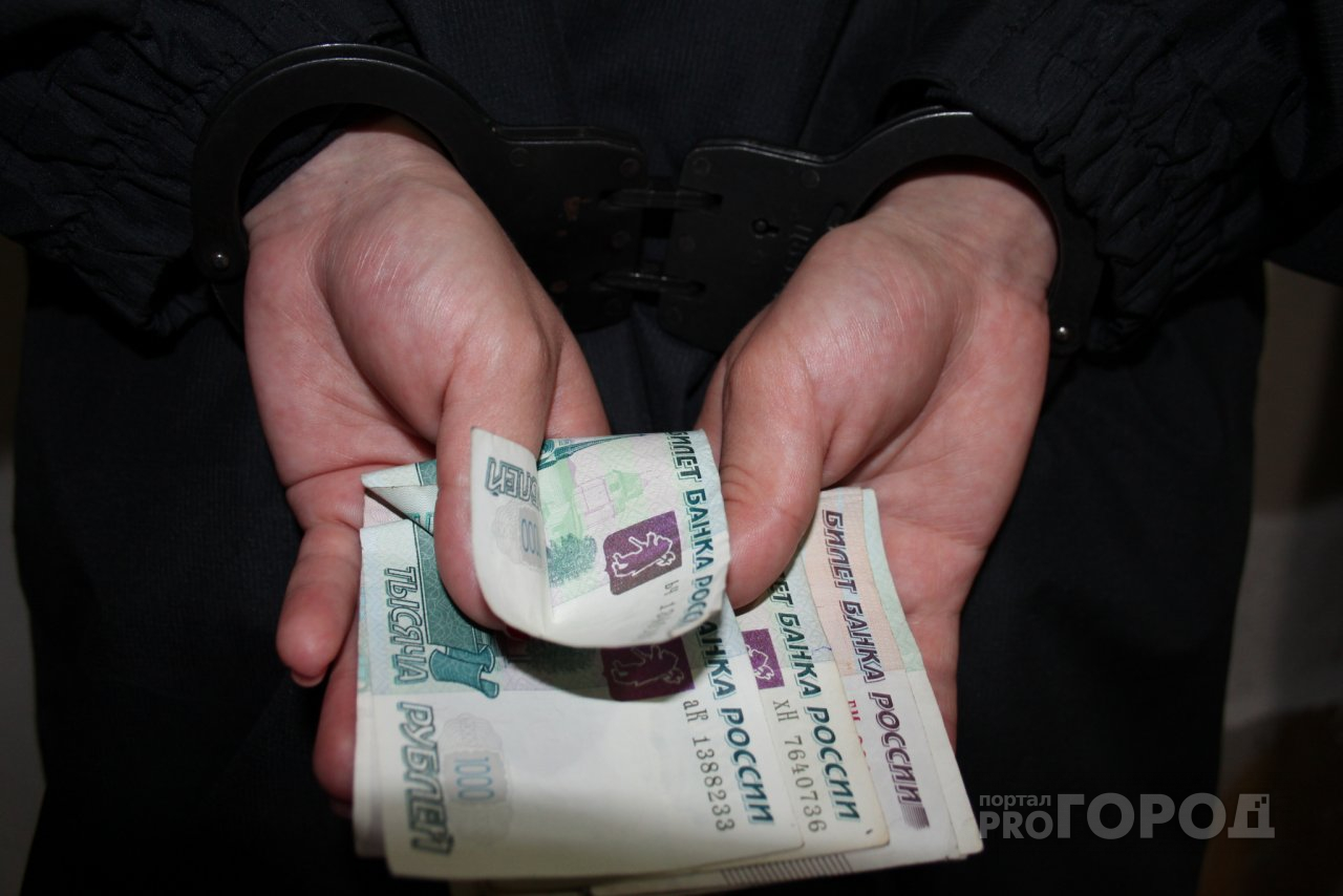 Продавщица из Марий Эл испугалась гнева начальства и спрятала пять тысяч рублей «куда подальше»
