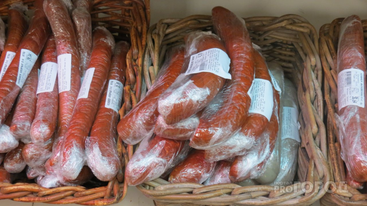 В Марий Эл оштрафовали торговца колбасами за то, что он продавал их «вне времени»