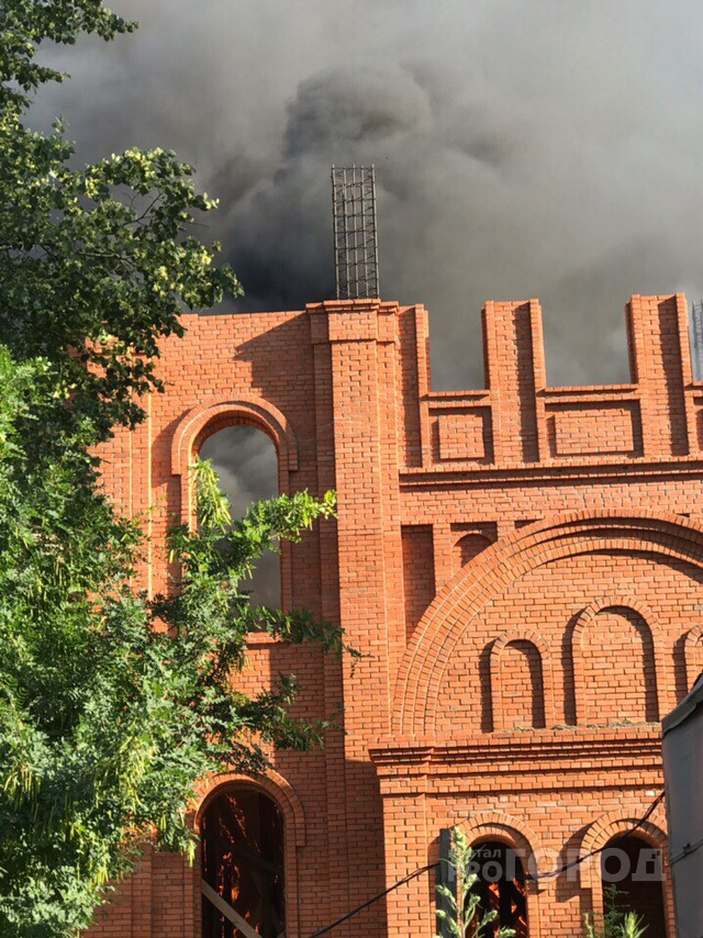 В микрорайоне Тарханово горит строящаяся церковь
