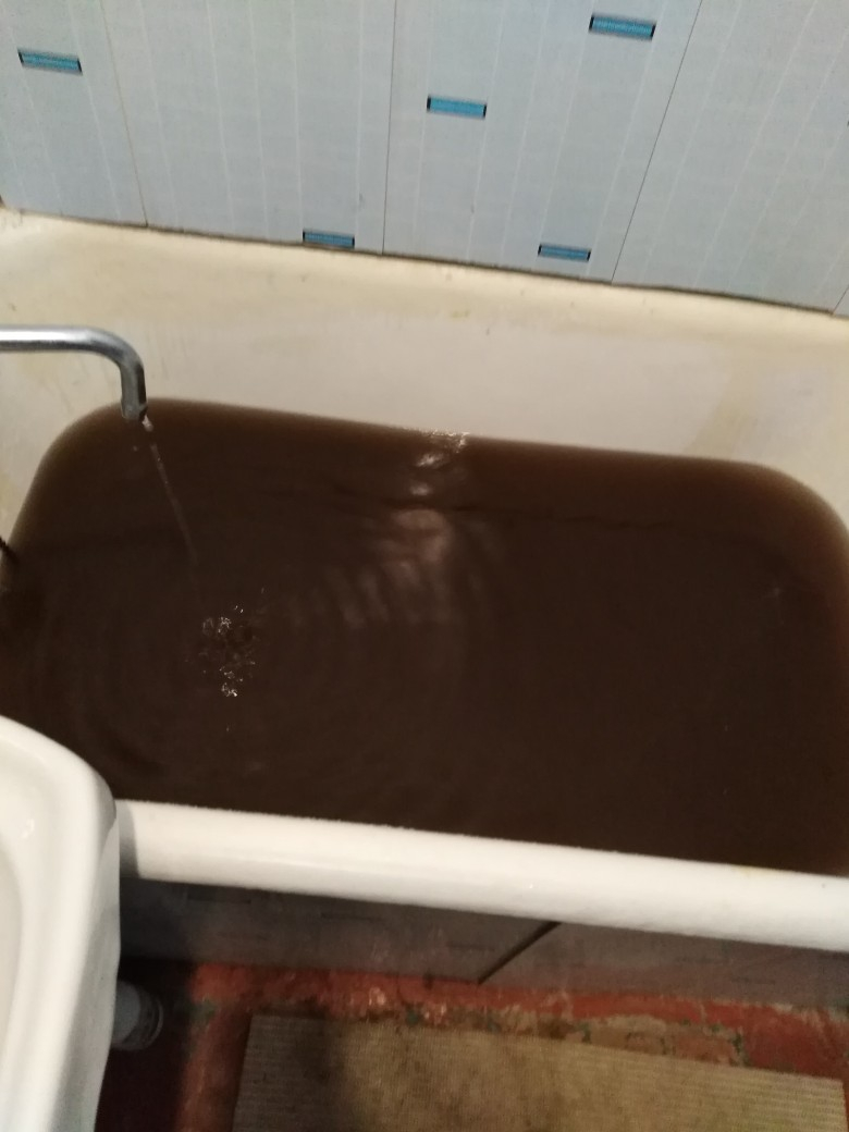 Жители Марий Эл: «Из крана такое течет, что можно грязевые ванны принимать!»