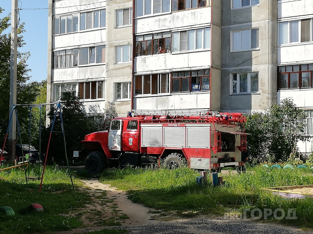 Йошкаролинцы о пожаре в Ширяйково: «Огнеборцы тушили балкон около получаса»