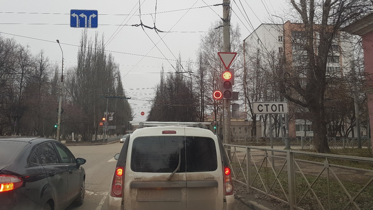 Светофор на перекрестке Машиностроителей-Суворова «пережил» изменения