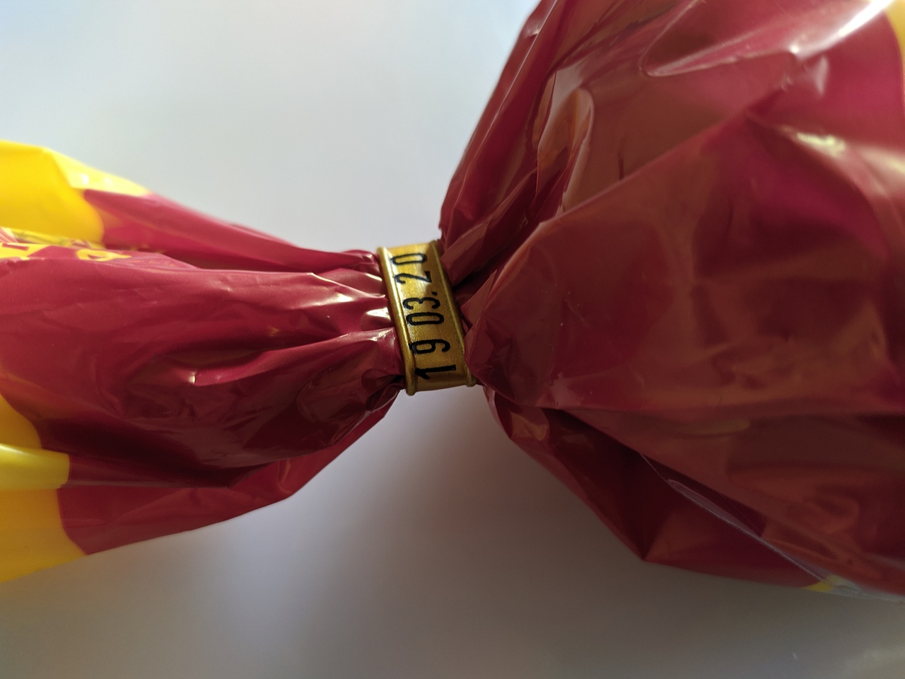 Фото дня: жители Марий Эл купили батон из "будущего"