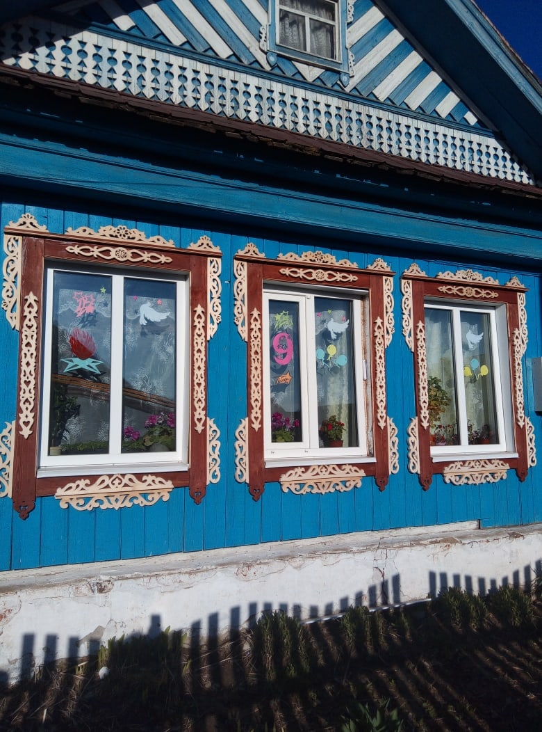Всероссийская акция «Окна Победы»: жители Марий Эл украшают свои дома