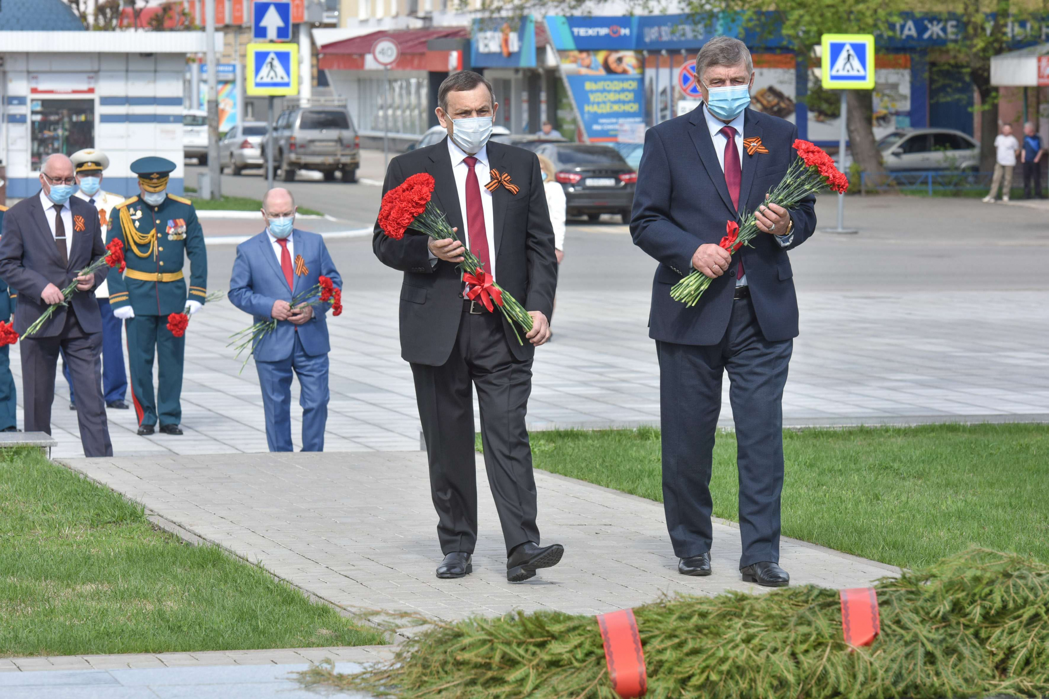 Глава Марий Эл возложил цветы к Монументу Воинской Славы и Вечному Огню