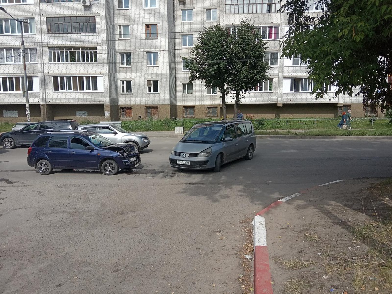 Лобовое столкновение на Суворова в Йошкар-Оле закончилось больницей