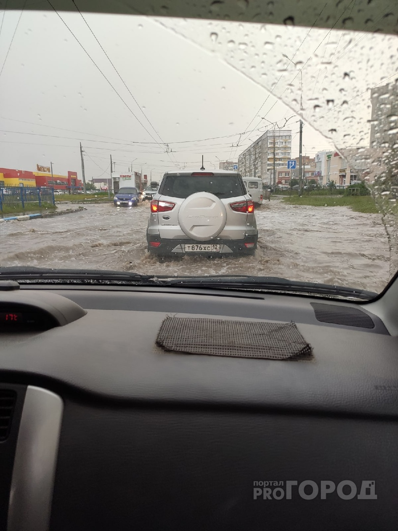Йошкар-Олу «затопило»: пешеходы и водители возмущены отсутствием ливневок