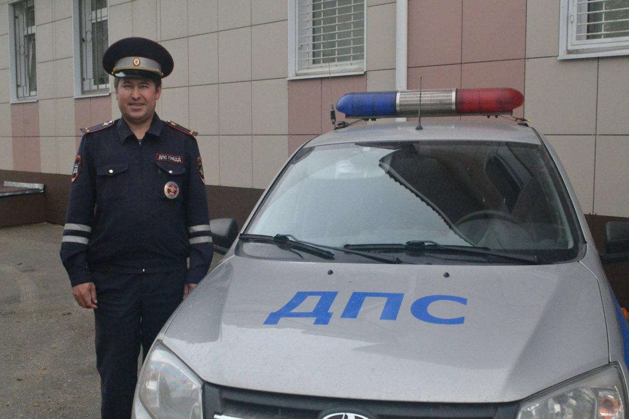 «Герои нашей республики»: инспектор ДПС помог жителям Марий Эл в беде