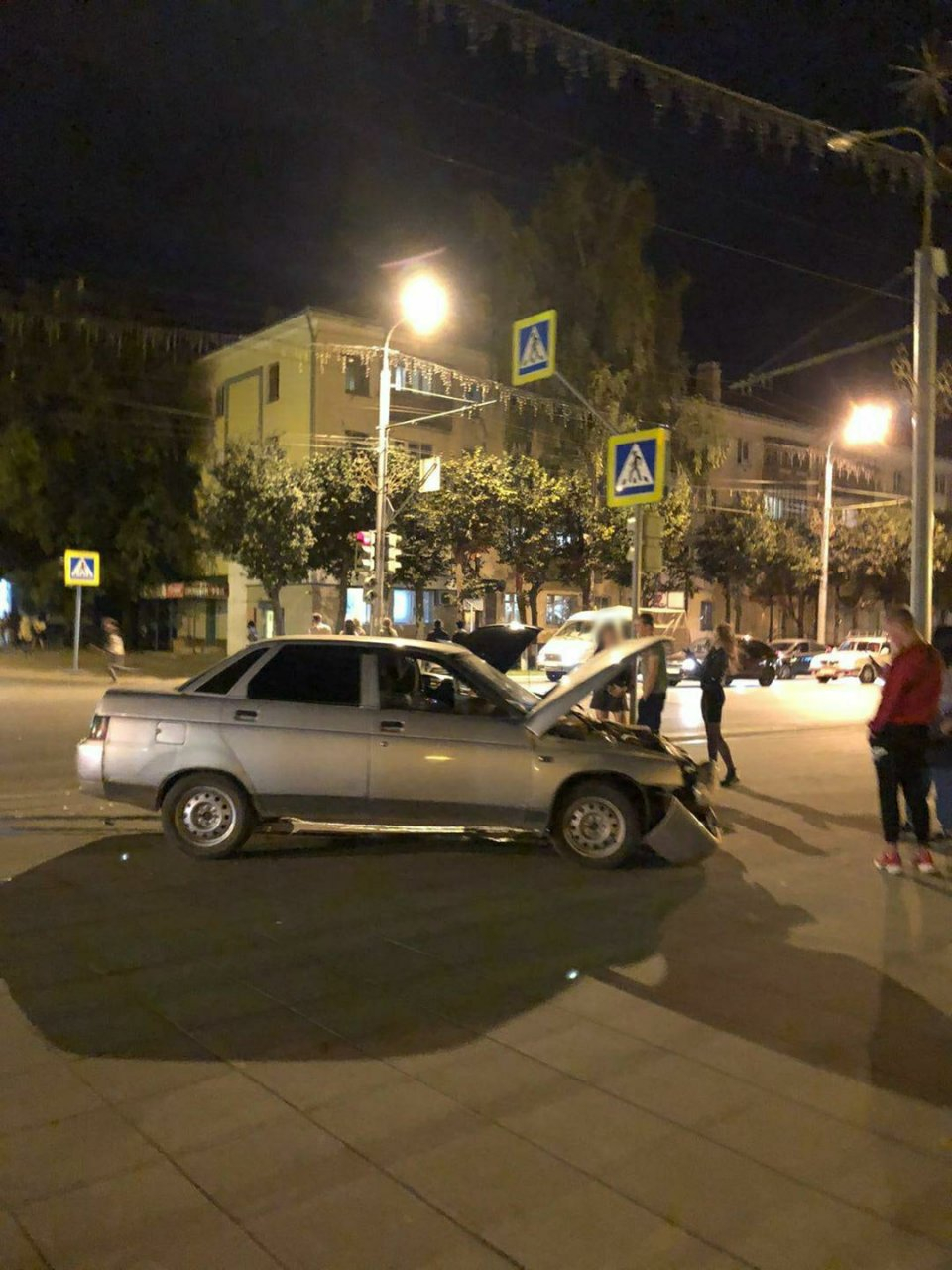 После столкновения авто выкинуло к мемориалу в центре Йошкар-Олы