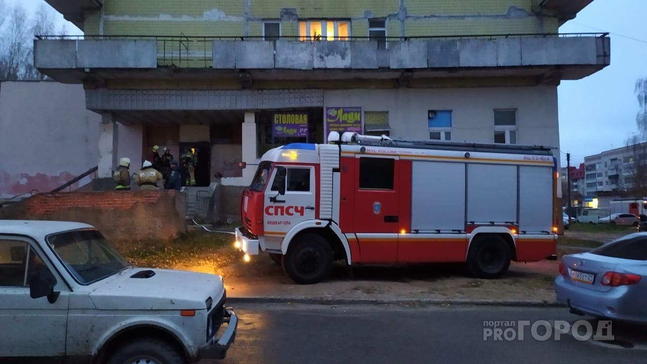 "То, не знаю что": в Йошкар-Оле пять машин спасателей приехали тушить пожар