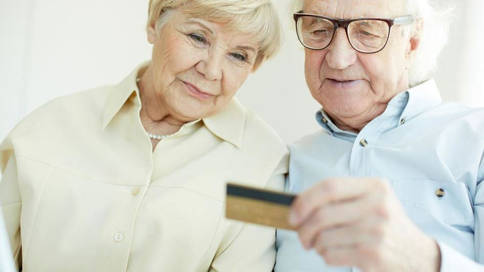 7 причин получать пенсию на банковскую карту