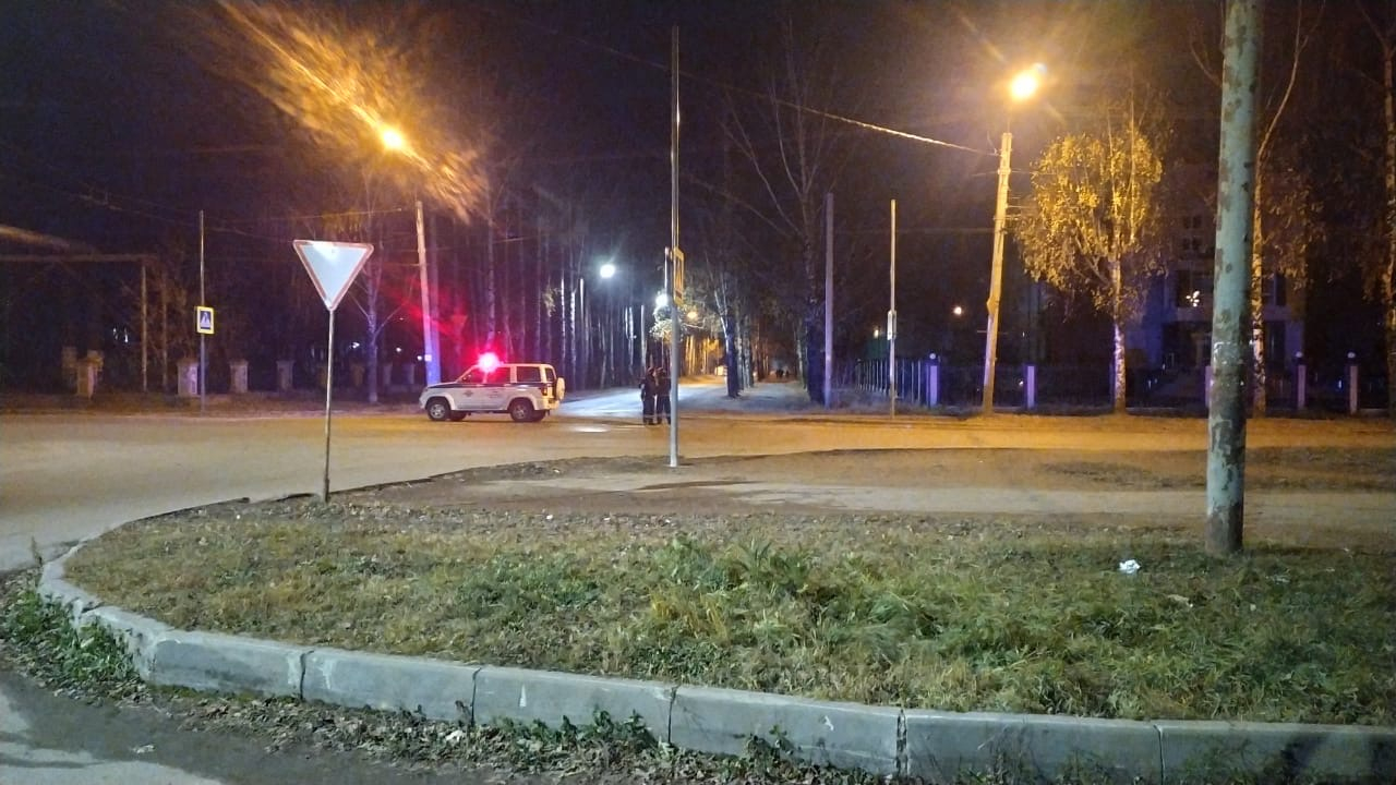 Ночью полицейские в бронежилетах оцепили дорогу в Йошкар-Оле