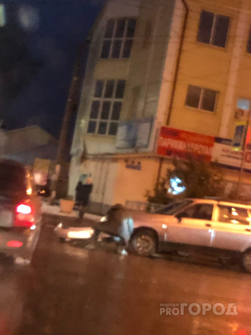 На перекрестке в Йошкар-Оле столкнулись два автомобиля