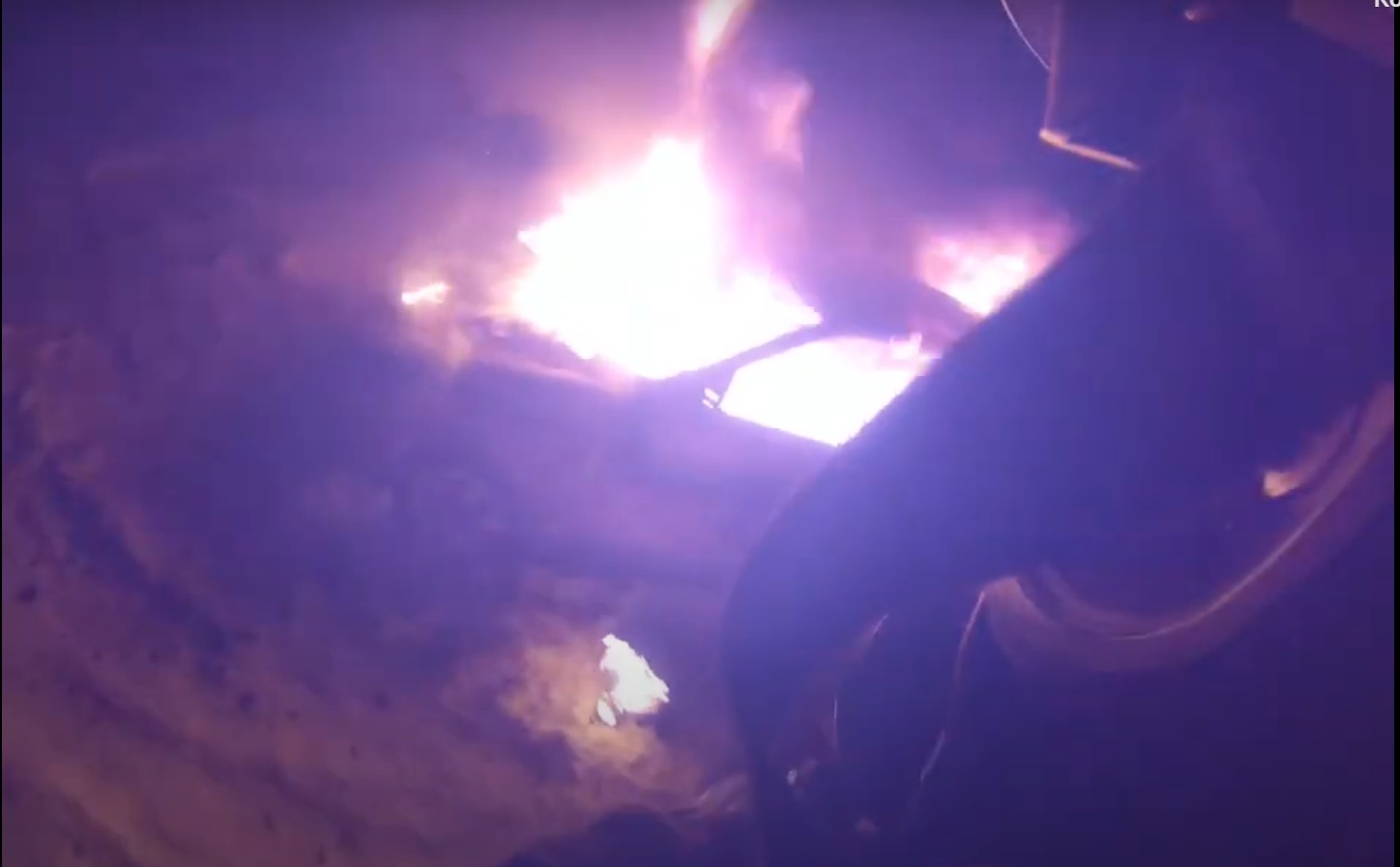 Пожарный с GoPro снял видео тушения огня от первого лица