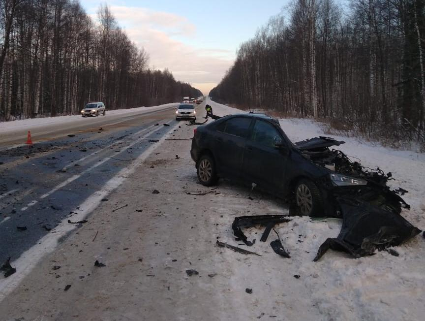 Утром водитель «Шкоды» погиб при столкновении с фурой на Кокшайском тракте