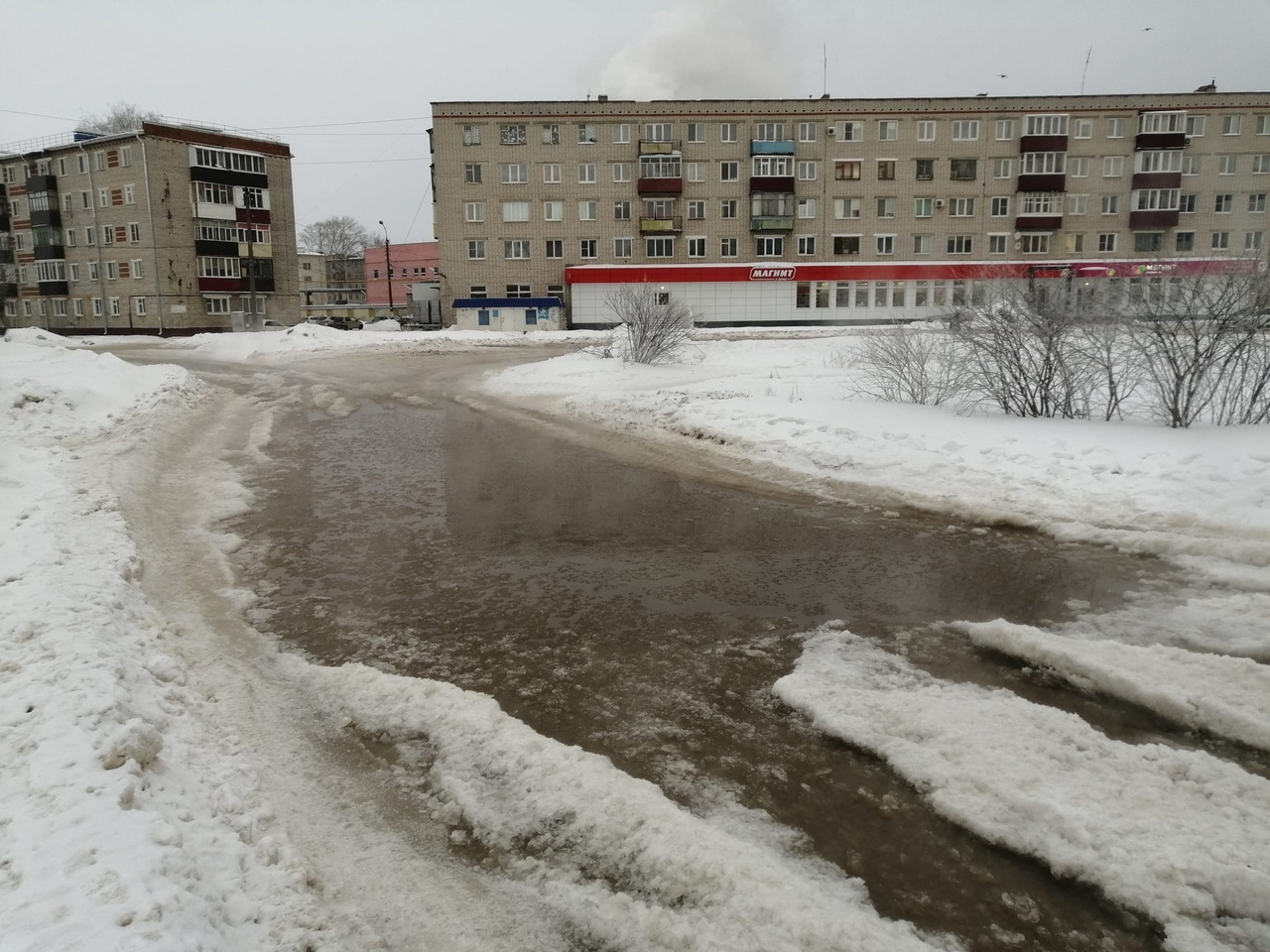 В Волжске одну из улиц затопило кипятком