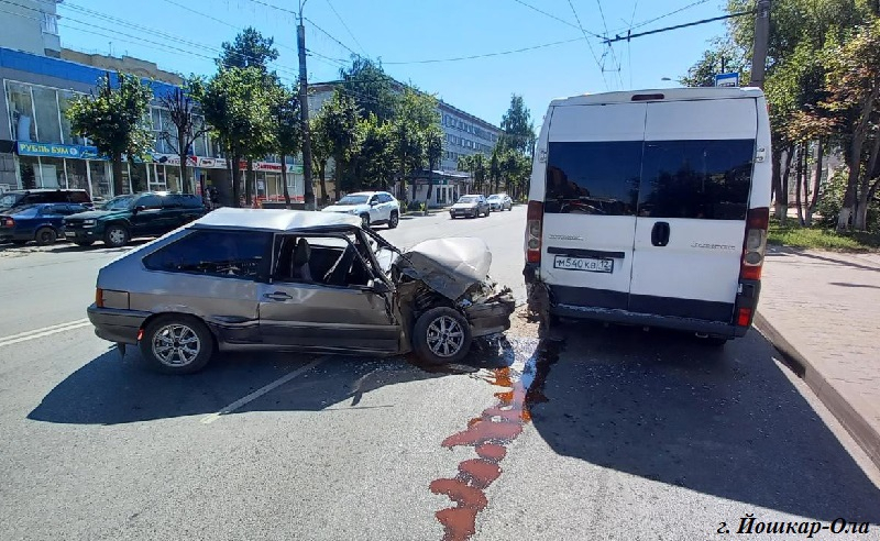Появились подробности серьезного ДТП с микроавтобусом в Йошкар-Оле