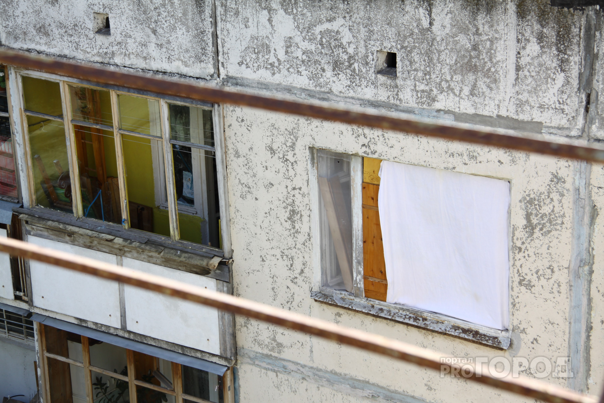 «Мужчину отвезли в больницу»: в Йошкар-Оле на Анфицерова вспыхнула квартира в пятиэтажном доме