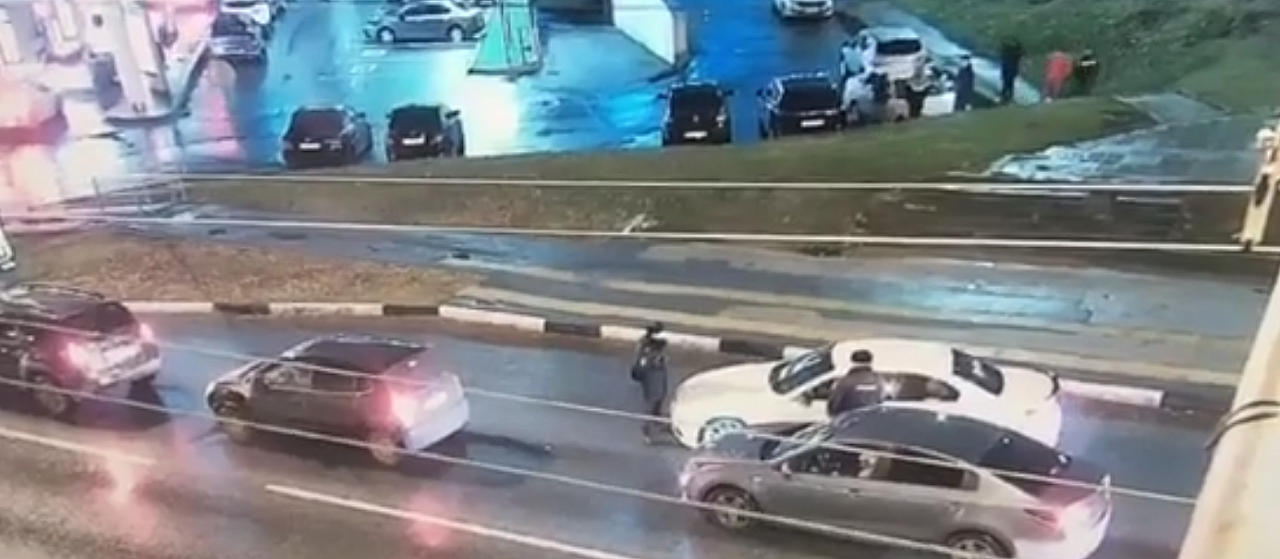 Молодой человек на BMW «наехал» на полицейского