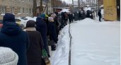 «Больше двухсот человек»: йошкаролинцы с температурой ждут огромную очередь в поликлинику