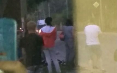 В Йошкар-Оле иномарка сбила парня: у пешехода слетел кроссовок (ВИДЕО)