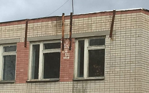 Администрация считает, что опасности от отваливающегося фасада школы в Марий Эл нет