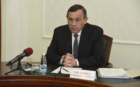 Александр Евстифеев «поднялся» в списке влиятельных губернаторов