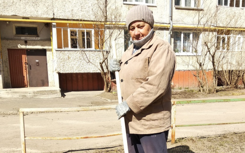Йошкар-олинский дворник о своей профессии:"Я научила жителей дома ценить чужой труд"