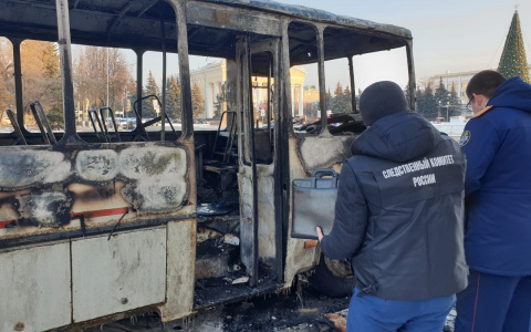 В Йошкар-Оле на площади вспыхнул "Пазик": следователи разыскивают пассажиров