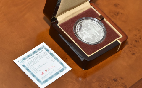 Йошкаролинцам показали монету к 100-летию республики Марий Эл